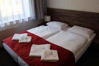 Отель Hotel Dobry Klimat Шклярска-Поремба Двухместный номер с 2 отдельными кроватями-4
